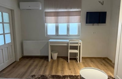 Аренда комфортного 3-комнатного дома с отдельной кухней, 88 м², район Фалеза Норд, Констанца, Румыния